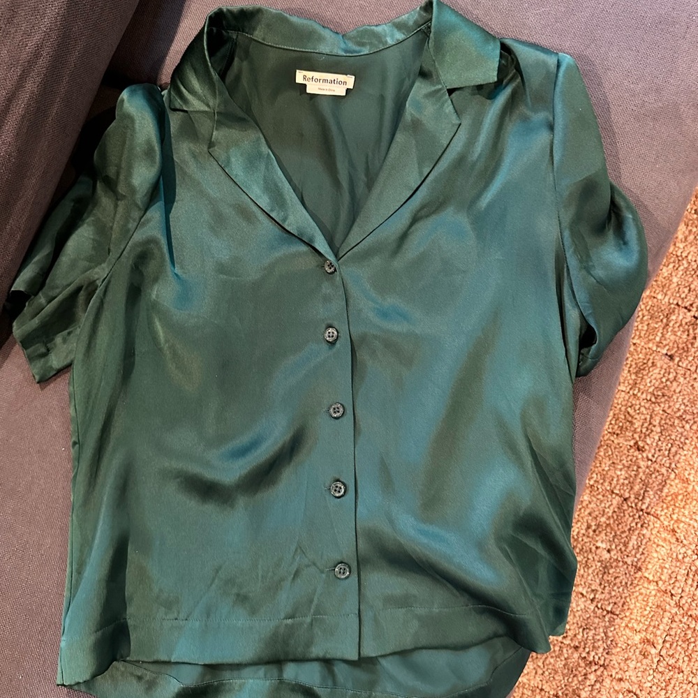 REFORMATION 100% silk XS cropped button down